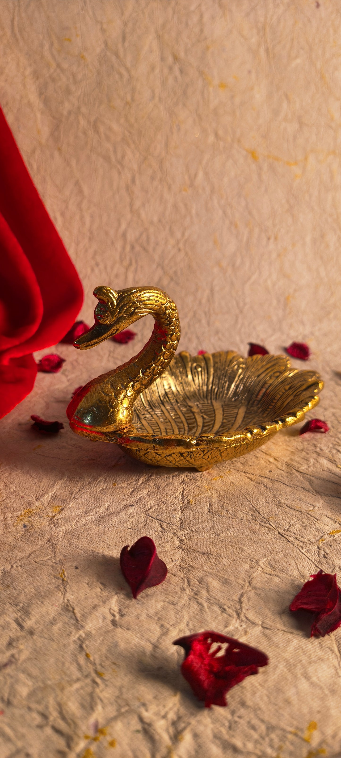 Handcrafted Swan Figurine Bowl with Textured Gold Finish for Home Decoration