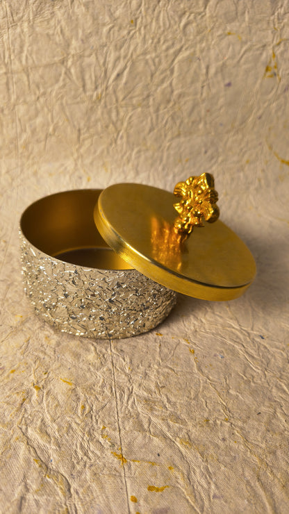 Luxury Gold Decorative Storage Box with Crystal Texture Design & Floral Lid for Table Decor & Gifting.