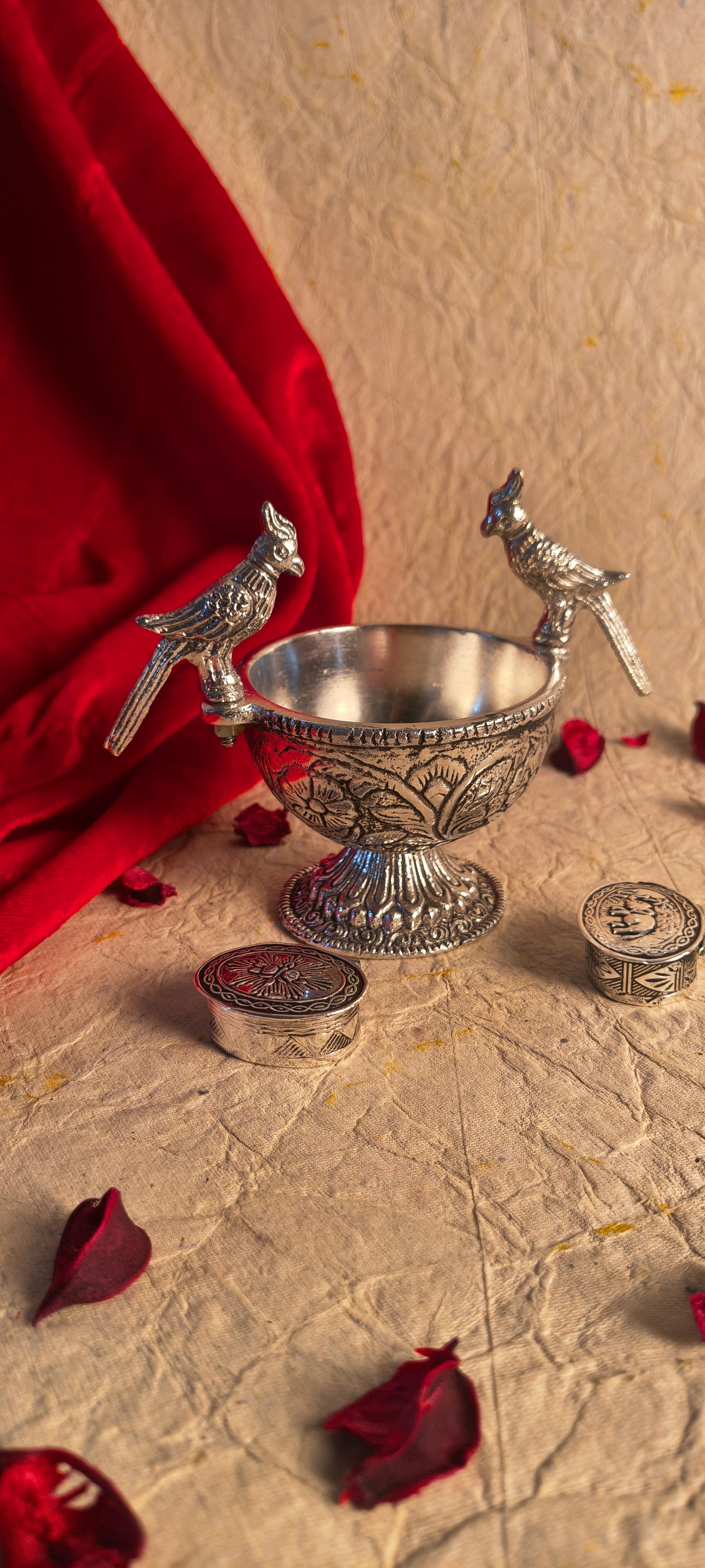 Luxury Peacock Centerpiece Bowl with Intricate Metal Craftsmanship and Vintage Style