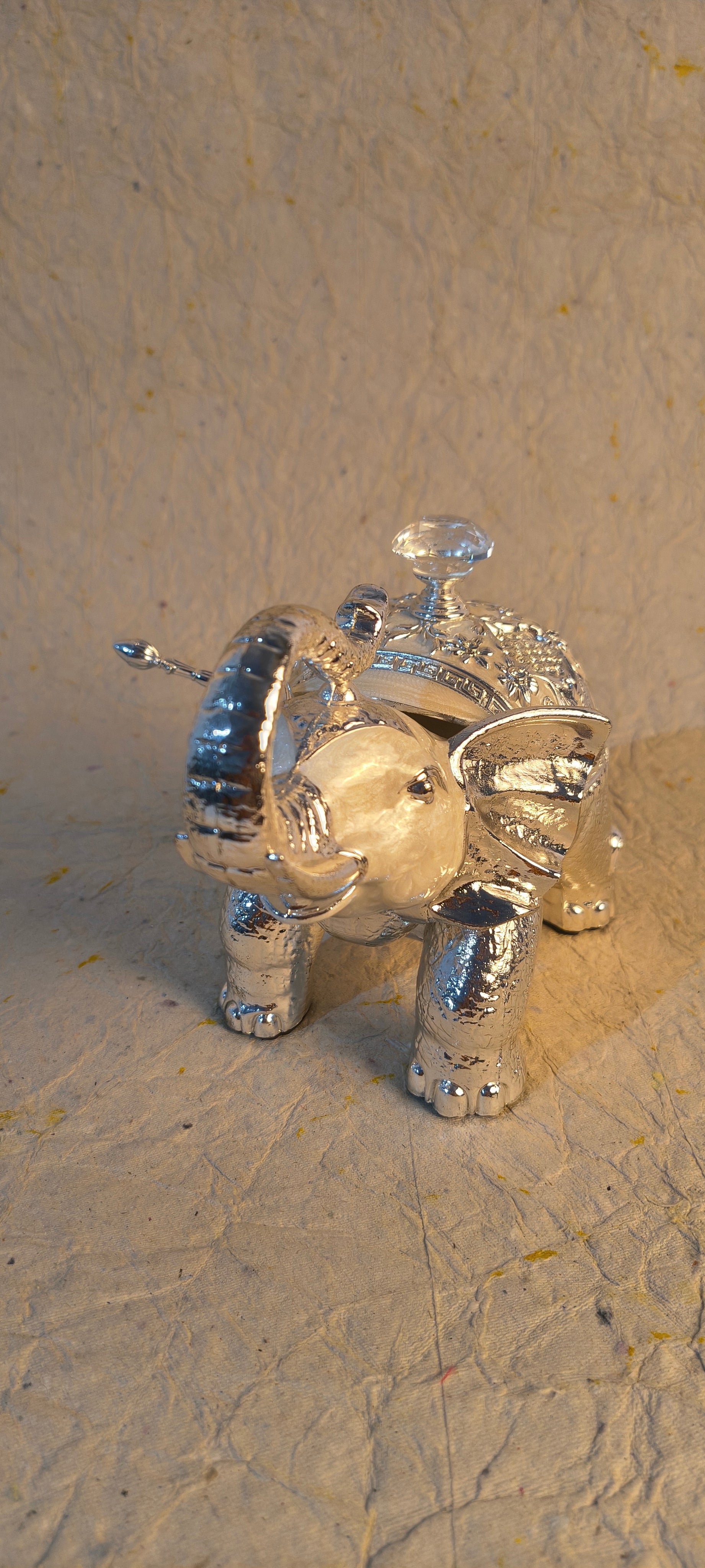 Elegant Elephant Figurine Container with Decorative Lid for Home Decor