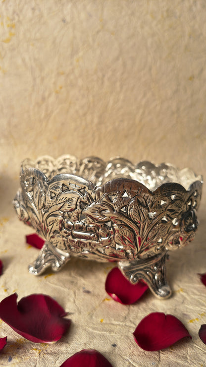 Vintage Style Decorative Metal Centerpiece Bowl for Tabletop Display