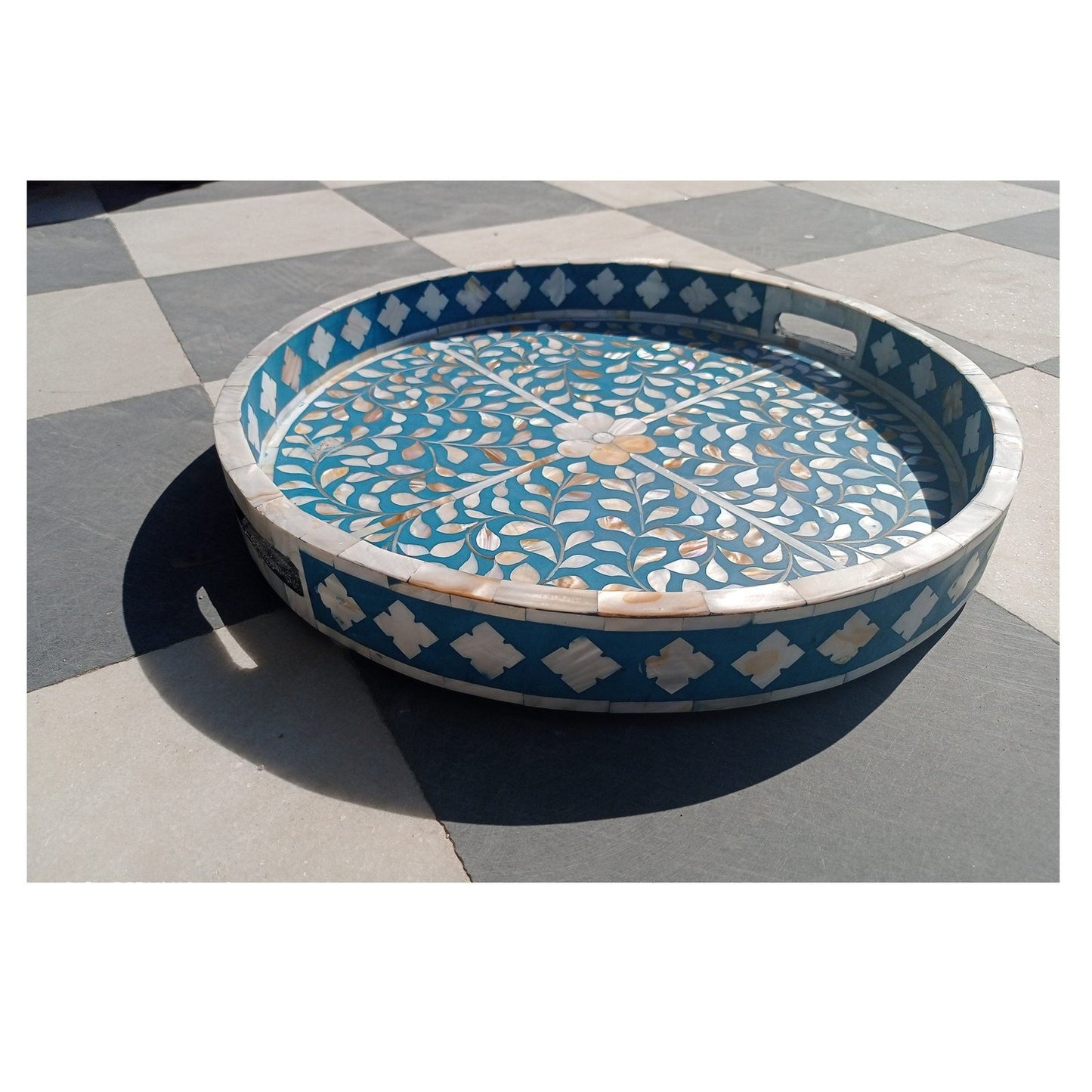 Luxury round mother of pearl tray for dining and coffee table décor